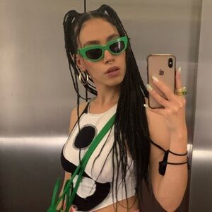 DEZI On Read Sunglasses in green